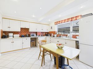 Kitchen- click for photo gallery